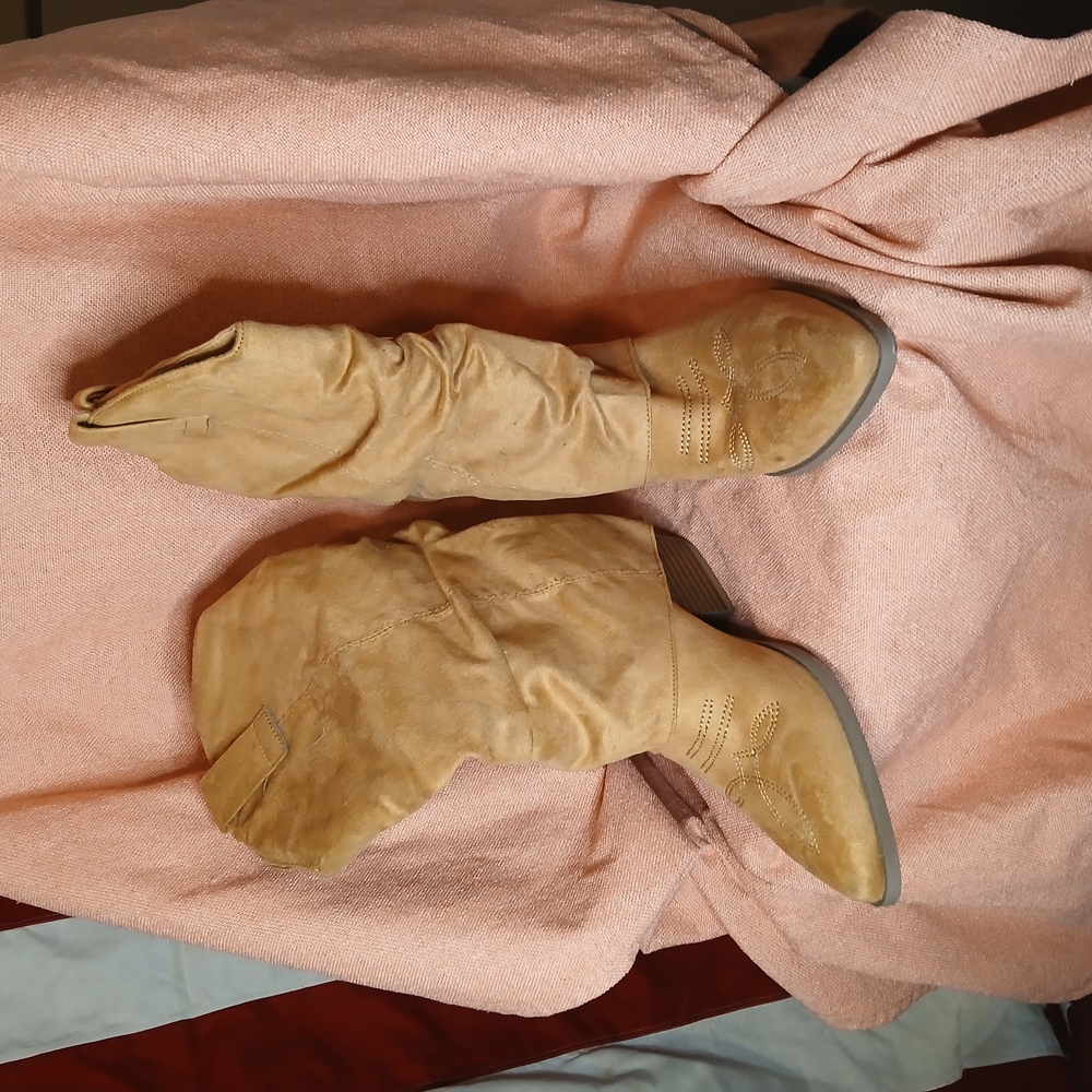 Women's Tan Boots